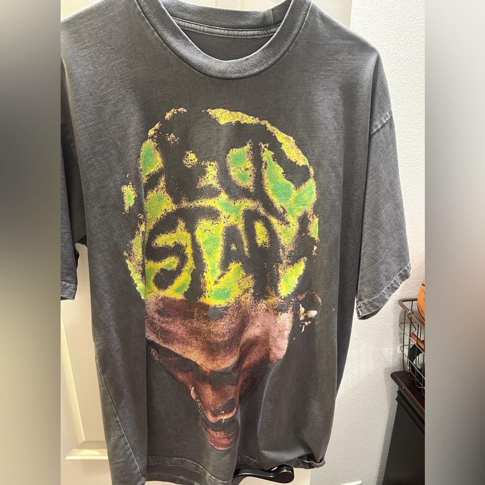 Men's Gray Graphic Tee with Yellow-Green Print